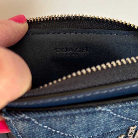 ☀️Coach Denim Quilted Zip Card Case With Chain - Picture 8 of 9